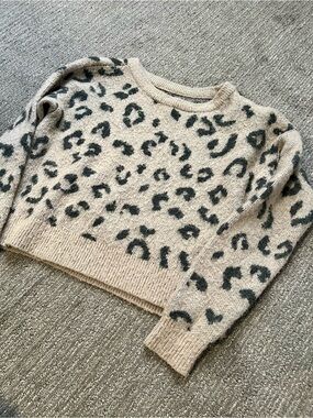 Abercrombie & Fitch Beige Leopard Print Crewneck Sweater